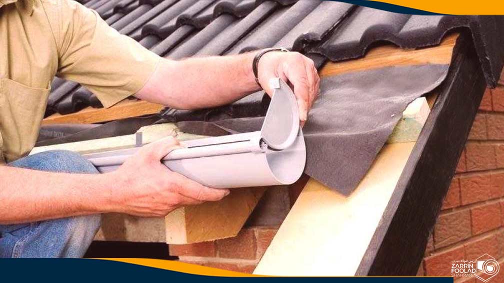 اتصویر اپراتور در حال تراز کردن آبرو شیروانی