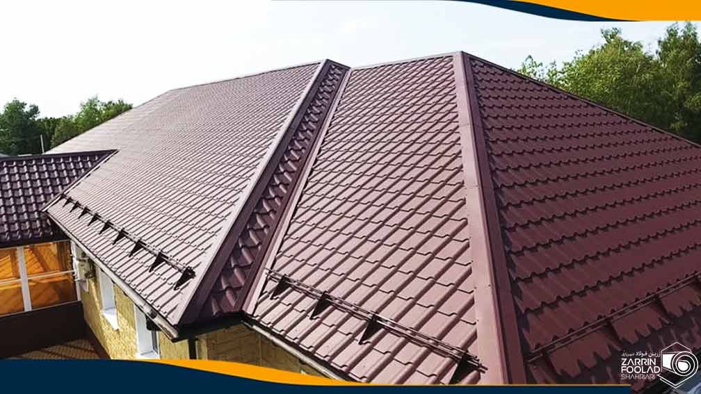 یک سقف شیروانی پوشش دهی شده با سفال