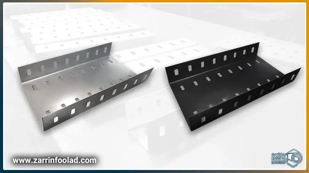 در سمت راست تصویر، والپست سیاه قرار دارد و در سمت چپ والپست گالوانیزه