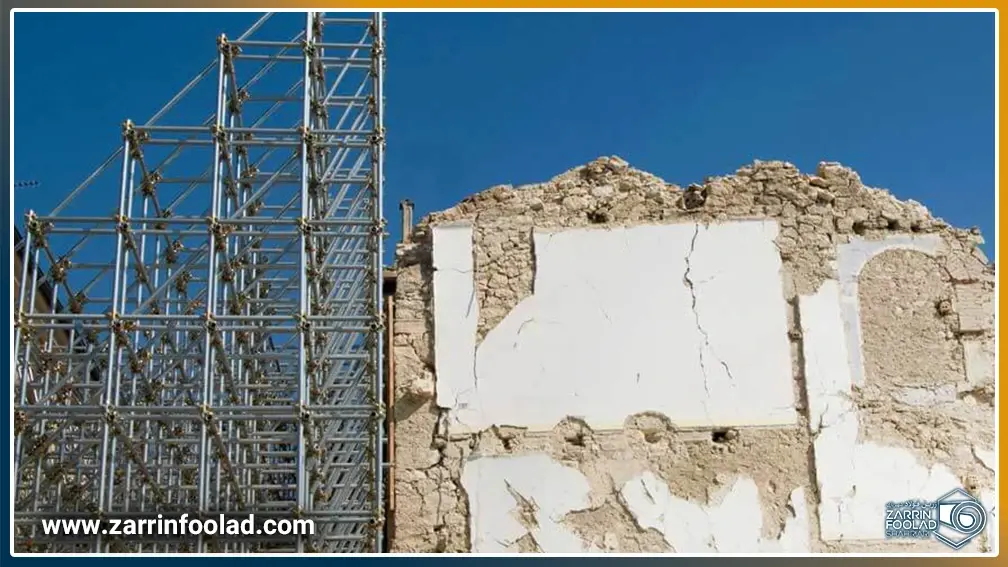 تصویر داربست بنا شده برای مرمت یک بنای تاریخی