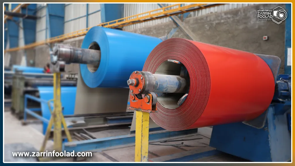 دو رول رنگی به رنگ قرمز و آبی در بخش کویلگیر دستگاه برش