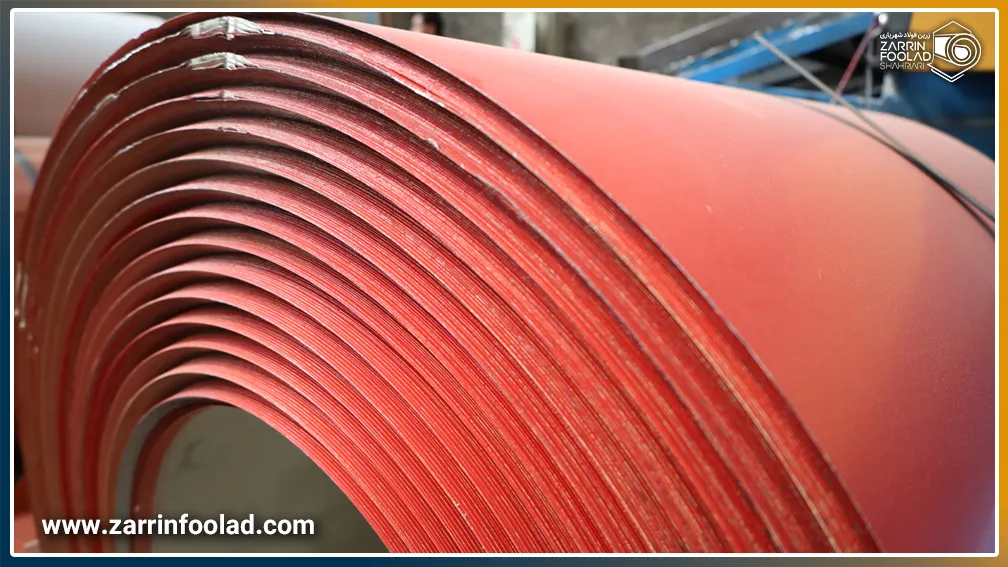 ورق رنگی گالوانیزه با لبه‌های آسیب دیده