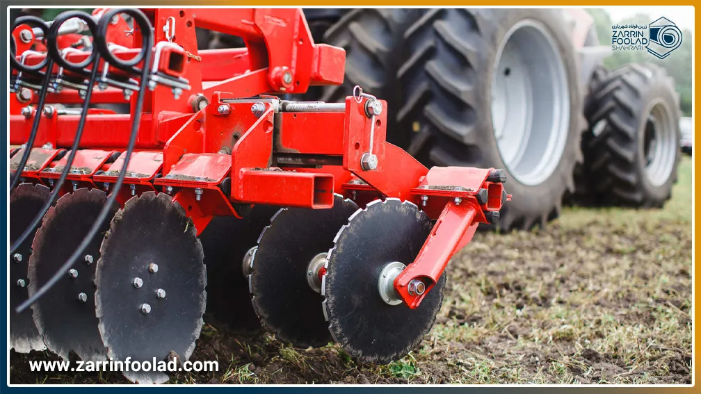 ورق سیاه به کار برده شده در ساخت ماشین آلات کشاورزی را نمایش میدهد.