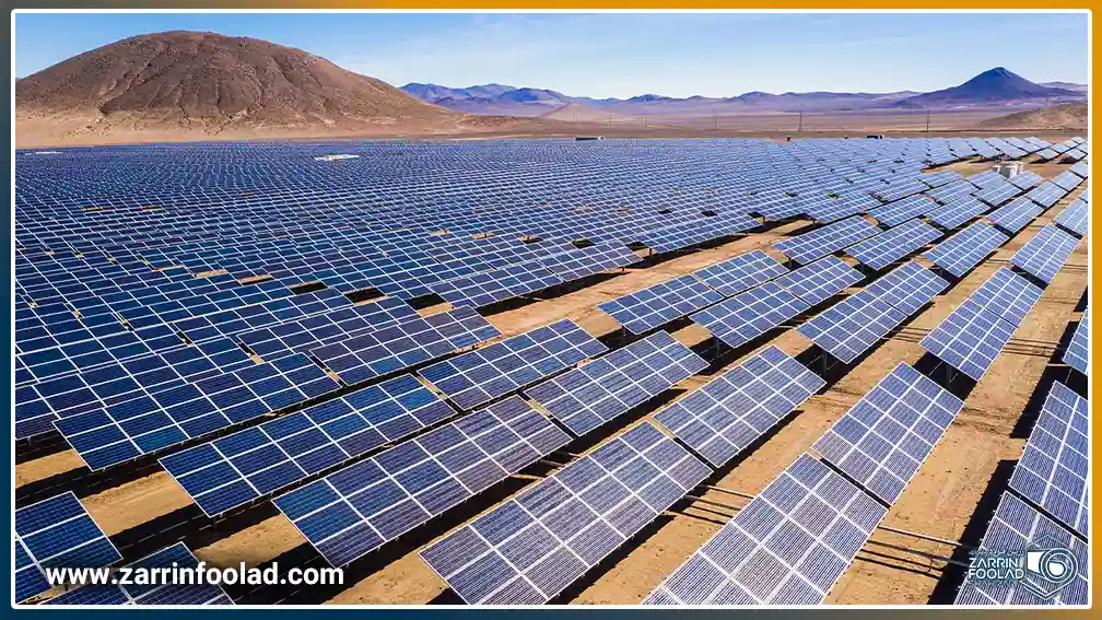 نیروگاه خورشیدی از نمای بالا که وسعت آن را نشان میدهد.