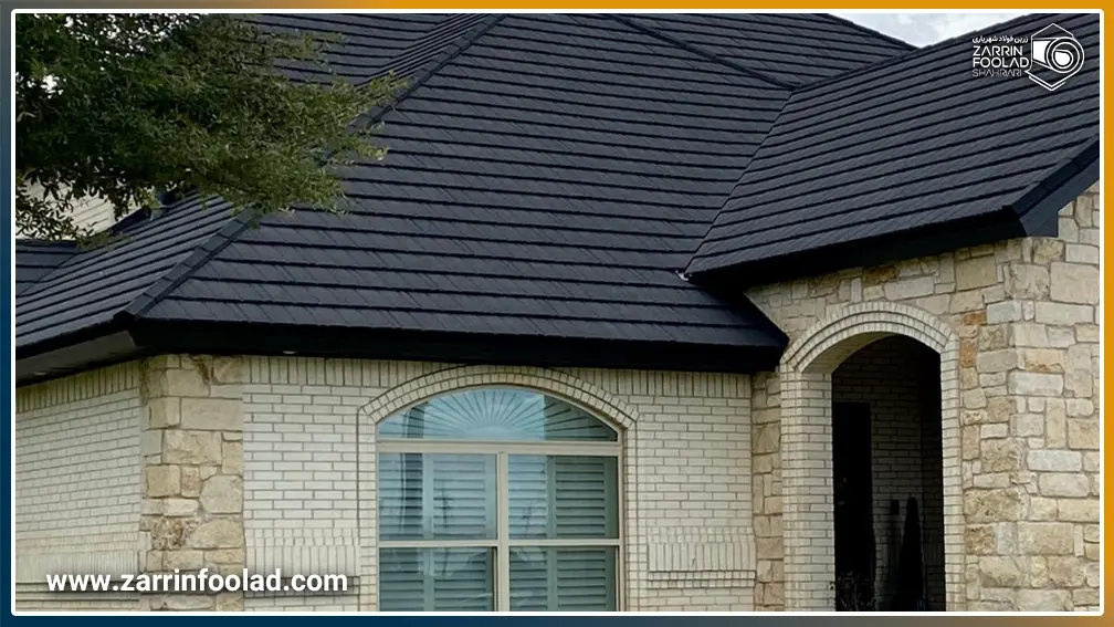 ورق کینگستون اجرا شده روی سقف یک خانه