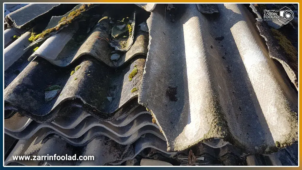 ایرانیت آزبست دار قدیمی دپو شده روی هم