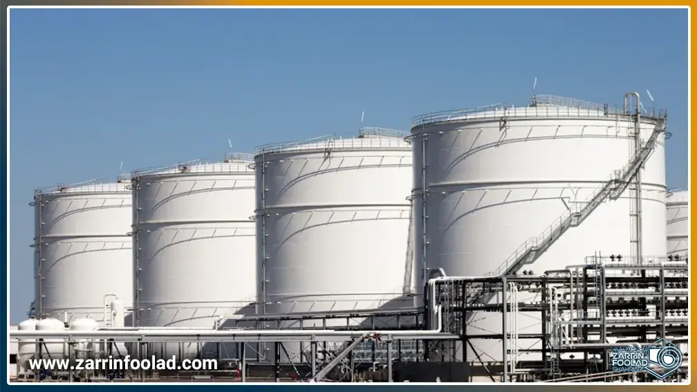 تصویر مخازن یک نیروگاه نفت و گاز