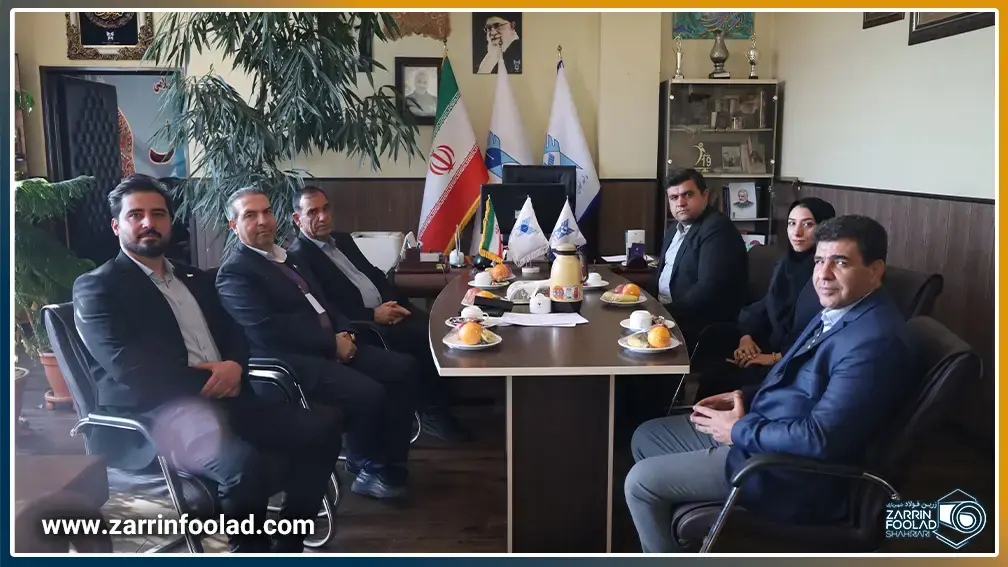 جلسه اعضای شرکت فولاد آرند و هیات مدیره دانشگاه آزاد در حین برگزاری آزمون