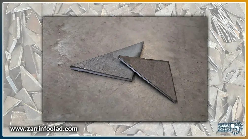 دو عدد لچکی مثلثی در فضای کارگاهی